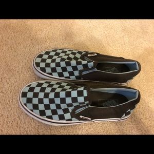 Vans - Size 5 men’s (7 Women’s)